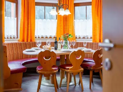 Ein Restaurant oder anderes Speiselokal in der Unterkunft Chalet Vorderjausern