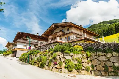 Ein allgemeiner Bergblick oder ein Berglick von der Ferienwohnung aus