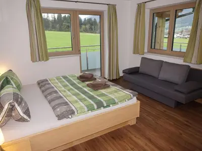 Ein Sitzbereich in der Unterkunft Chalet in Kaltenbach near Ski Lift