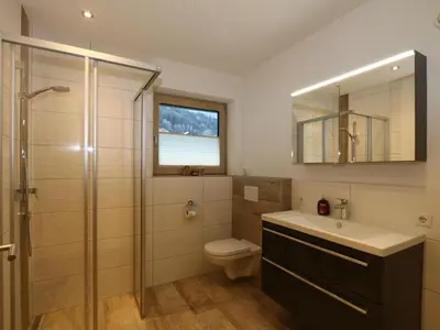 Ein Badezimmer in der Unterkunft Chalet in Kaltenbach near Ski Lift