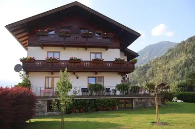 Ein allgemeiner Bergblick oder ein Berglick von der Ferienwohnung aus