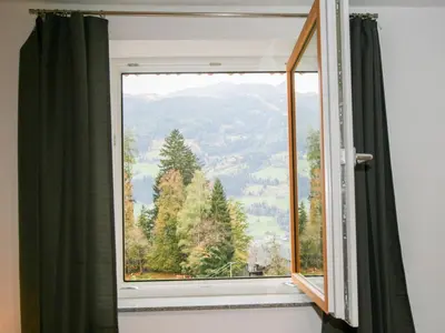 Ein allgemeiner Bergblick oder ein Berglick von der Ferienwohnung aus