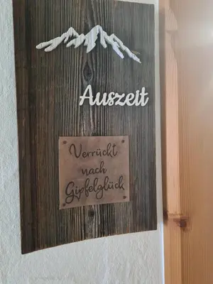 Ein Zertifikat, Auszeichnung, Logo oder anderes Dokument, das in der Unterkunft Landler Auszeit ausgestellt ist