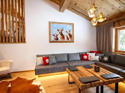 Ein Sitzbereich in der Unterkunft Chalet in Königsleiten near Ski Lift Zillertal