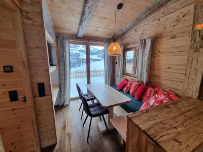 Ein Sitzbereich in der Unterkunft Chaleny - Das erste Tiny House Chalet im Zillertal
