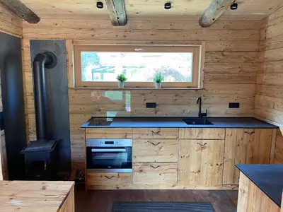Küche/Küchenzeile in der Unterkunft Chaleny - Das erste Tiny House Chalet im Zillertal