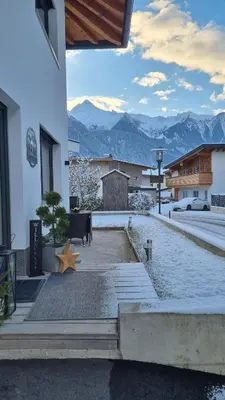 Ein allgemeiner Bergblick oder ein Berglick von der Ferienwohnung aus