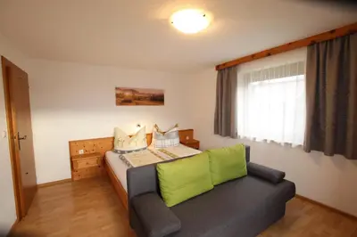 Ein Sitzbereich in der Unterkunft Raffeiner Ferienappartement Zillertal UDEZ100