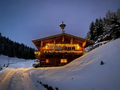 ChaletWK - Luxury old wood mountain chalet in a sunny secluded location with gym, sauna & whirlpool im Winter