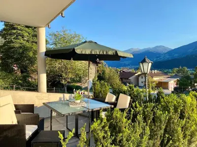 Ein allgemeiner Bergblick oder ein Berglick von der Ferienwohnung aus