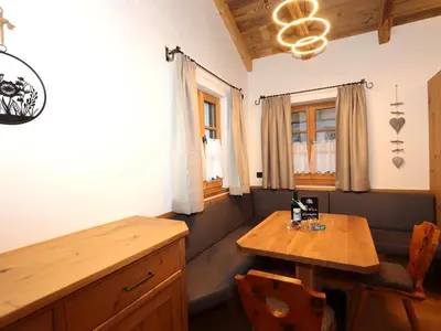 Ein Sitzbereich in der Unterkunft Chalet Höllwarth