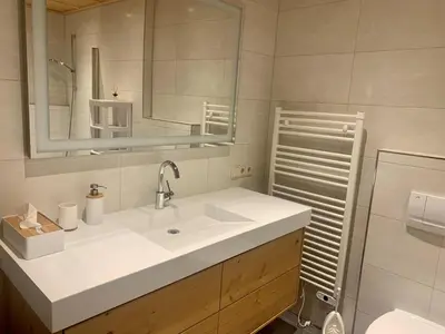 Ein Badezimmer in der Unterkunft Wohnung Gundhabing