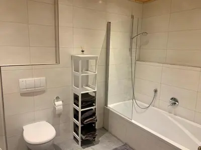 Ein Badezimmer in der Unterkunft Wohnung Gundhabing