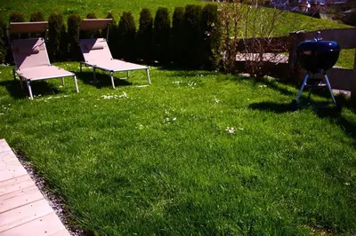 Ein Garten an der Unterkunft Apartment-Chalet Mödlinghof
