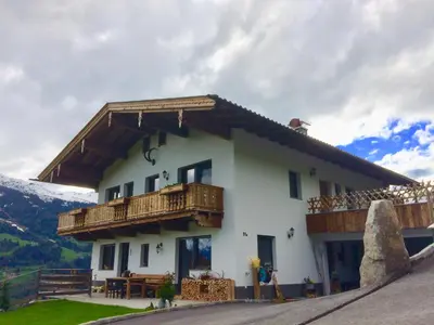 Ein allgemeiner Bergblick oder ein Berglick von der Ferienwohnung aus