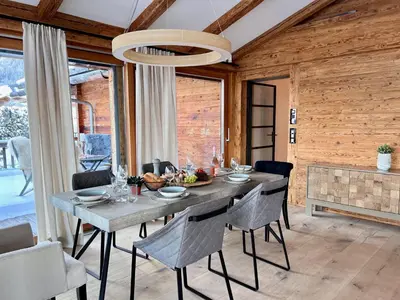 Ein Sitzbereich in der Unterkunft HIDEAWAY DESIGN CHALET by Belle Stay