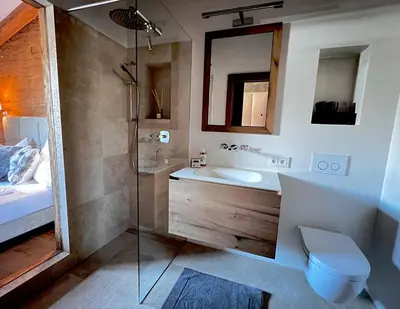 Ein Badezimmer in der Unterkunft HIDEAWAY DESIGN CHALET by Belle Stay