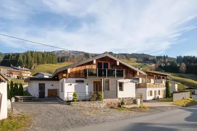 Ein allgemeiner Bergblick oder ein Berglick von des Chalets aus