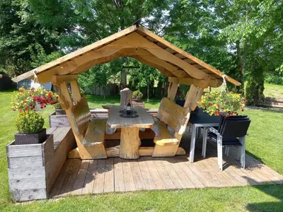 Ein Garten an der Unterkunft Haus Milan