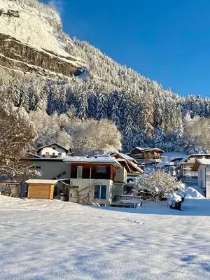 Ein allgemeiner Bergblick oder ein Berglick von der Ferienwohnung aus
