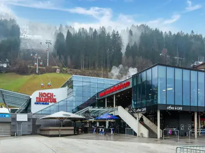 Das Gebäude in dem sich das Ferienhaus befindet