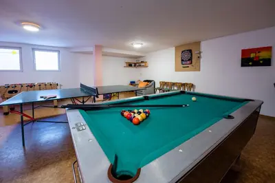 Ein Billardtisch in der Unterkunft Apartment Bacher