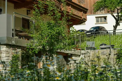 Ein Garten an der Unterkunft Apart Moidl mit privatem Pool