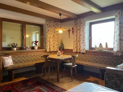 Ein Sitzbereich in der Unterkunft Apart Moidl mit privatem Pool