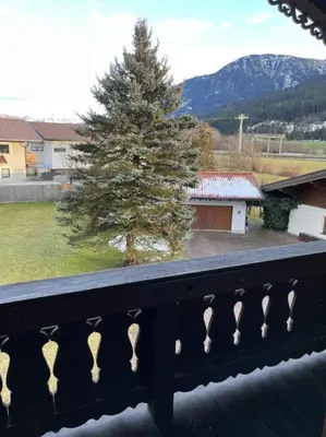 Ein allgemeiner Bergblick oder ein Berglick von der Ferienwohnung aus