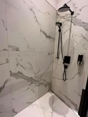 Ein Badezimmer in der Unterkunft Appartements Plus