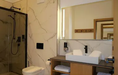Ein Badezimmer in der Unterkunft Appartements Plus