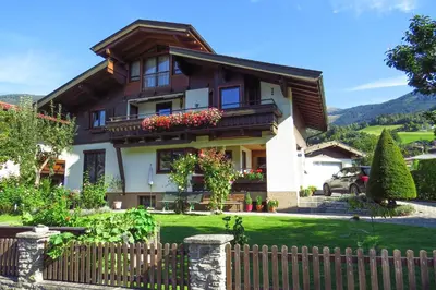 Ein allgemeiner Bergblick oder ein Berglick von der Ferienwohnung aus