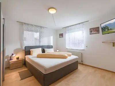 Ein Bett oder Betten in einem Zimmer der Unterkunft Chalet in Fügen near Hochzillertal Ski Area