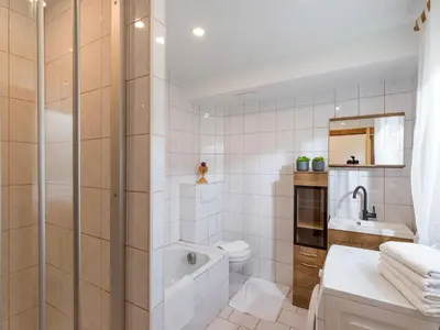 Ein Badezimmer in der Unterkunft Chalet in Fügen near Hochzillertal Ski Area