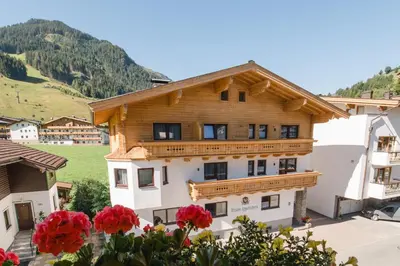 Ein allgemeiner Bergblick oder ein Berglick von der Ferienwohnung aus