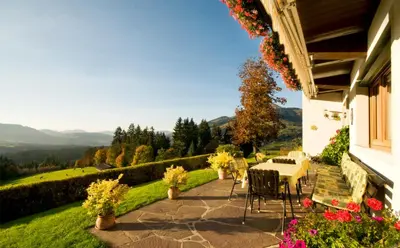 Ein allgemeiner Bergblick oder ein Berglick von der Ferienwohnung aus