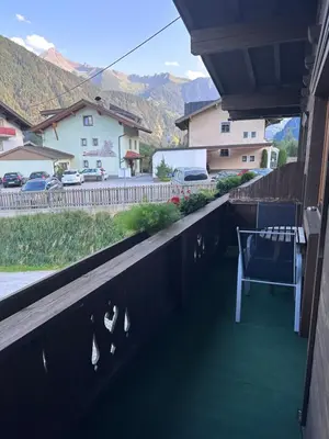 Ein allgemeiner Bergblick oder ein Berglick von des Privatzimmers aus
