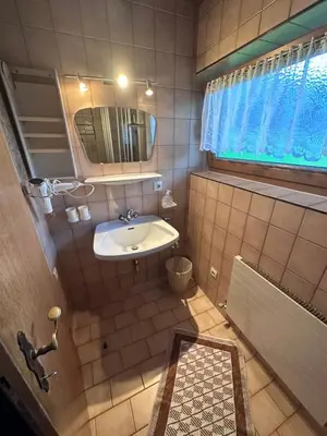 Ein Badezimmer in der Unterkunft Haus Claudia