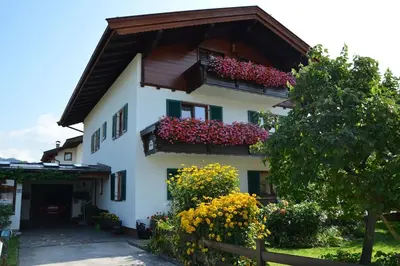 Ein Garten an der Unterkunft Familienferienwohnung Haus Praschberger