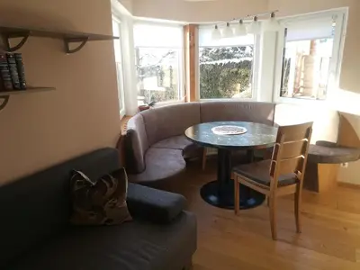 Ein Sitzbereich in der Unterkunft Ferienwohnung Konrad