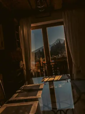 Ein allgemeiner Bergblick oder ein Berglick von der Ferienwohnung aus