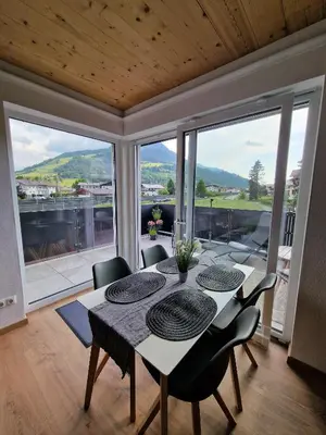 Ein allgemeiner Bergblick oder ein Berglick von der Ferienwohnung aus