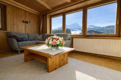 Ein allgemeiner Bergblick oder ein Berglick von der Ferienwohnung aus