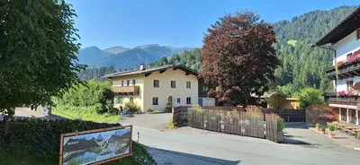 Ein allgemeiner Bergblick oder ein Berglick von der Ferienwohnung aus