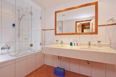 Ein Badezimmer in der Unterkunft Das Hopfgarten Aparthotel