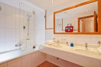 Ein Badezimmer in der Unterkunft Das Hopfgarten Aparthotel