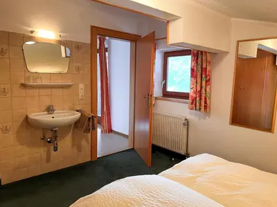 Ein Badezimmer in der Unterkunft Apartment Top 2 by Interhome