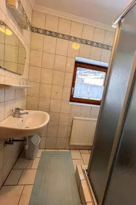 Ein Badezimmer in der Unterkunft Apartment Top 2 by Interhome