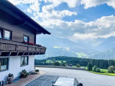 Ein allgemeiner Bergblick oder ein Berglick von der Ferienwohnung aus