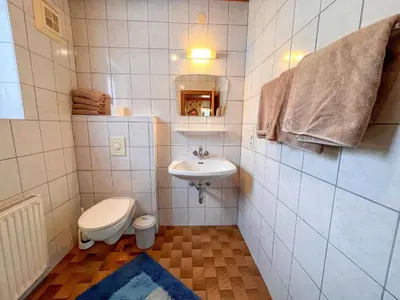 Ein Badezimmer in der Unterkunft Apartment Top 1 by Interhome
